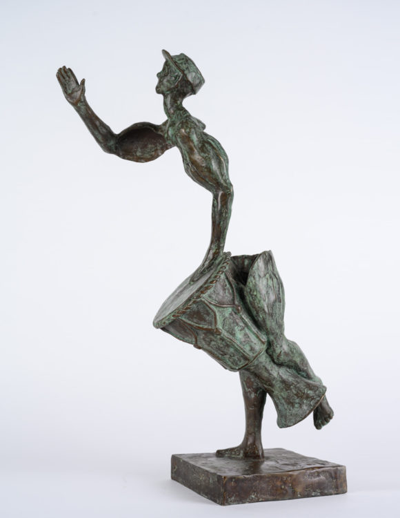 exposition de Firmin Sanou. la photo représente la sculpture en bronze d'un percussionniste